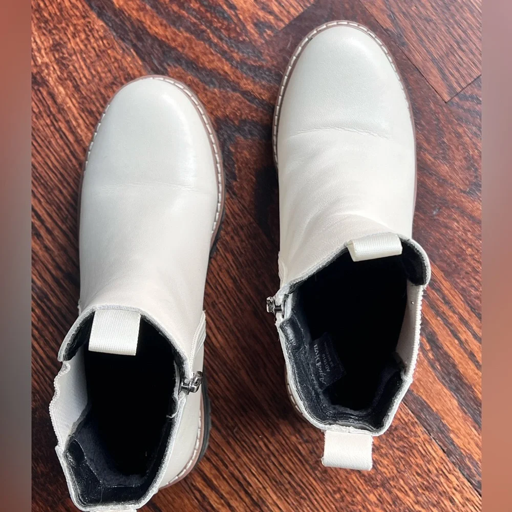 White Lug Sole Boots sz 38 euro / 7.5 US - Picture 5 of 10